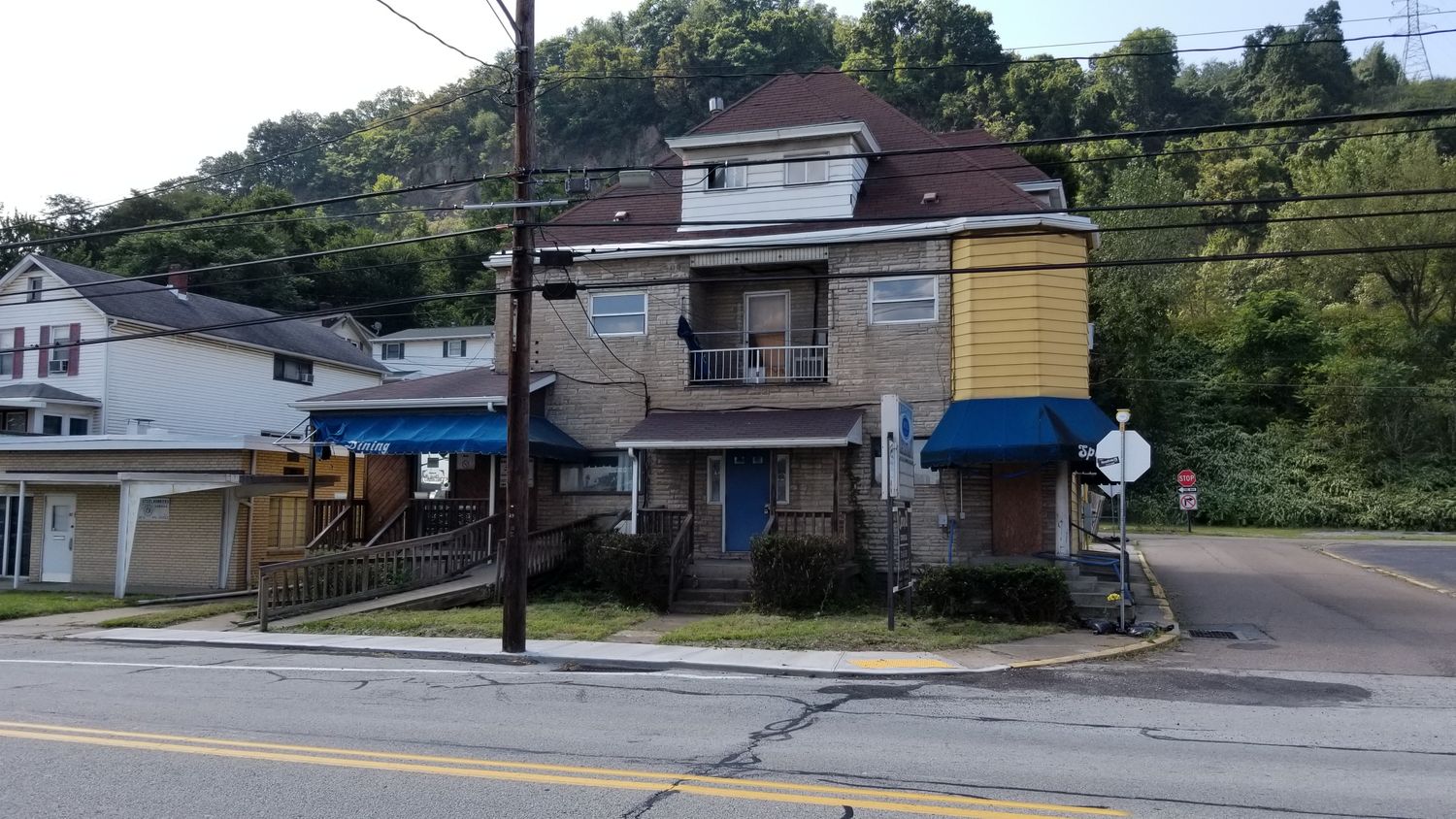 Creighton Hotel: 995 Freeport Rd, Creighton, PA 15030